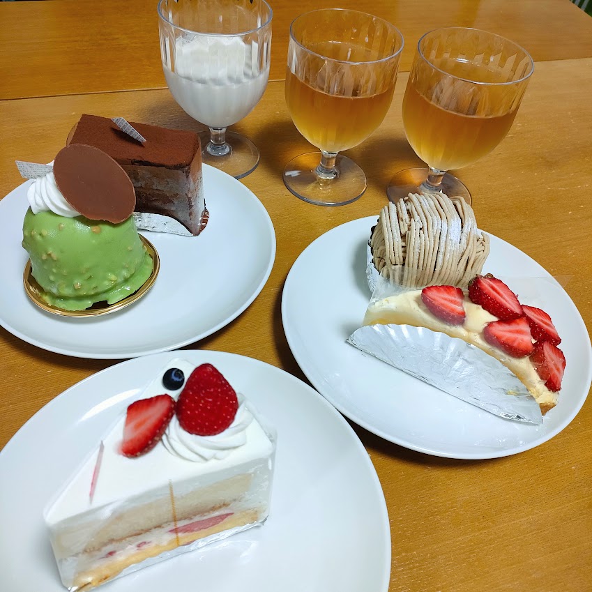 誕生日のケーキとプラキラのゴブレット